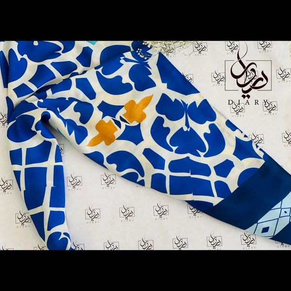 شال  طرح کاشی کاری های ایرانی رنگ آبی  تیره