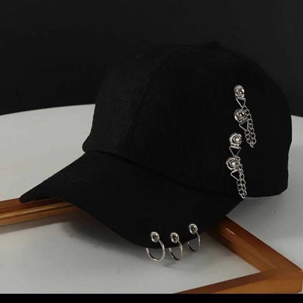 کلاه اسپرت مشکی زنجیری وحلقه دار