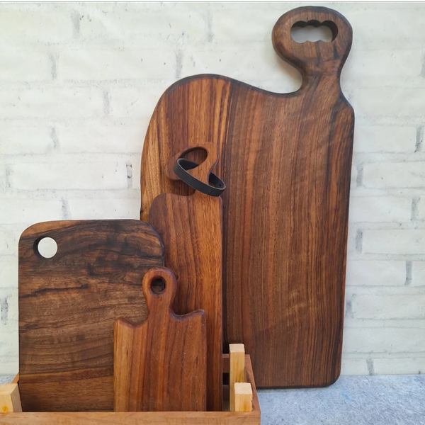 تخته سرو رستم ساخته شده از ریشه درخت گردو