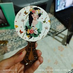 آینه چوبی با طرح دختر