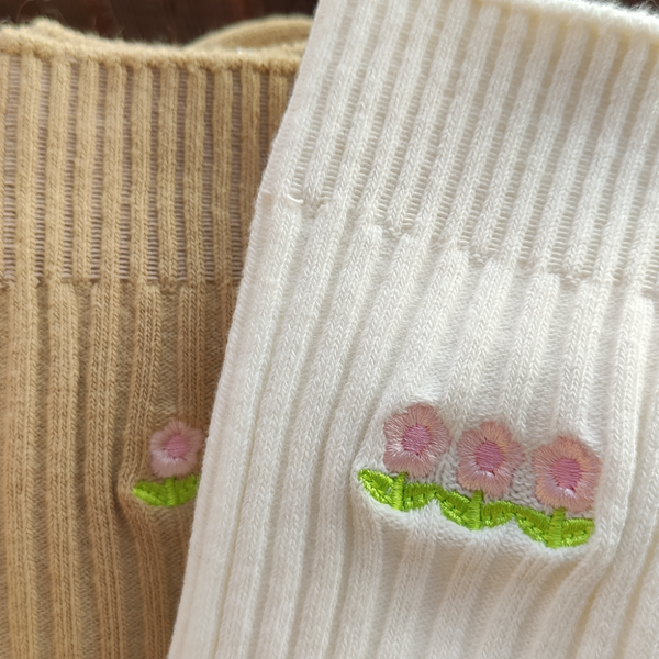 جوراب ساقدار کبریتی زنانه با گلدوزی شکوفه برند وارداتی درجه یک