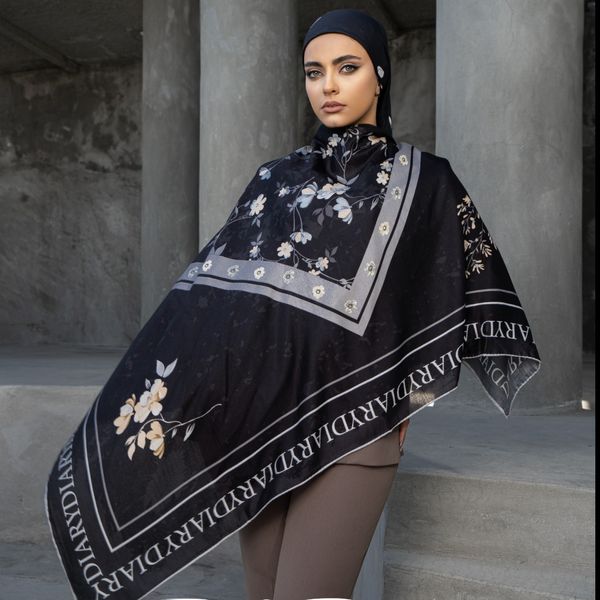 روسری طرح گل زنبق مشکی  رنگ
