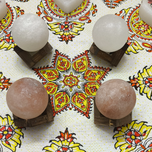 دکوری سنگ نمک گوی کوچک سایز 6 با پایه