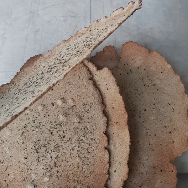 نان جو خالص و ارگانیک بسته 2 کیلویی(کنجد-شوید-سیاهدانه)