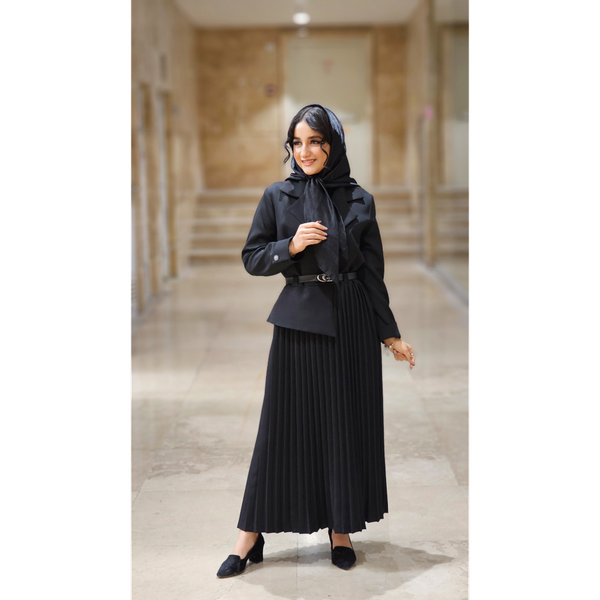 کت و دامن پلیسه