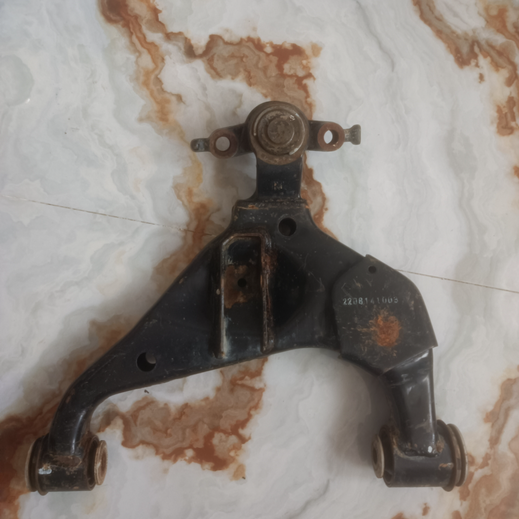 طبق جلو تویوتا هایلوکس پرادو پاجرو پایین سمت راست