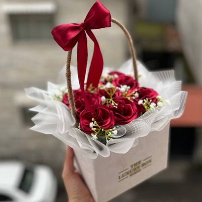 باکس گل مصنوعی روبانی 9 شاخه