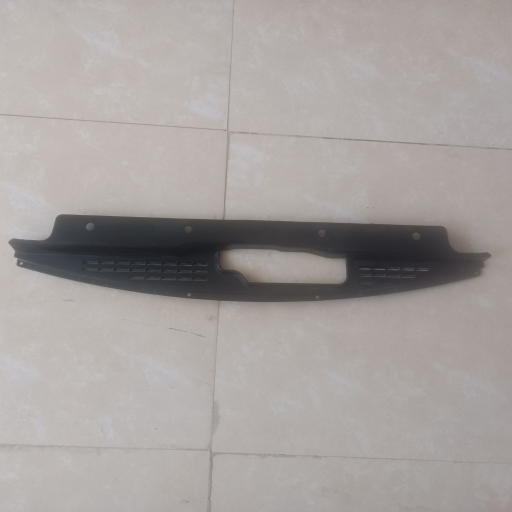 قاب بالا جلو پنجره و رادیاتور آزرا 2005 تا 2010 (فابریک اصلی در حد نو) 863533L300