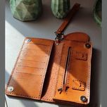 کیف پول و موبایل چرم دست دوز با بند و جاکلیدی چرم