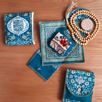 جامهری متبرک به فرش حرم امام رضا علیه‌السلام