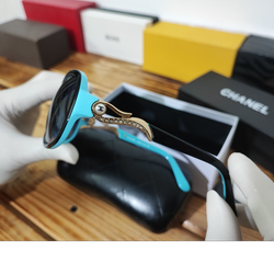 عینک افتابی اورجینال شانل   chanel  مشکی فیروزه ای