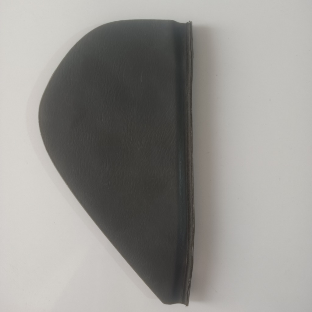 قاب درپوش کورکن بغل داشبورد مزدا 323 سمت راست (فابریک ژاپن در حد نو) B25G64951