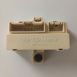 جعبه رله (جعبه فیوز داخل اتاق) جنسیس کوپه استوک اصلی 919403k050
