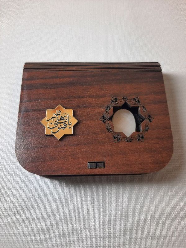 نگین حرم حضرت عباس (ع) با قاب چوبی