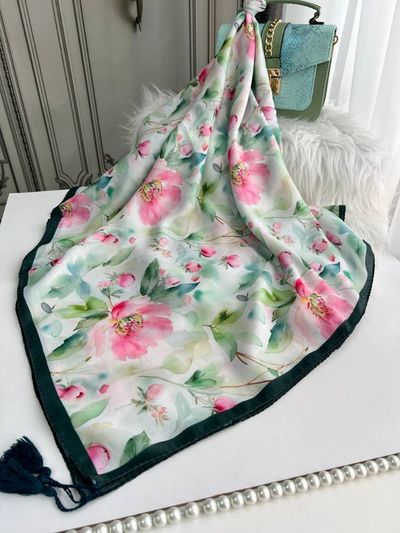 روسری نخی قواره 140 نخ گلوریا مدل نسترن