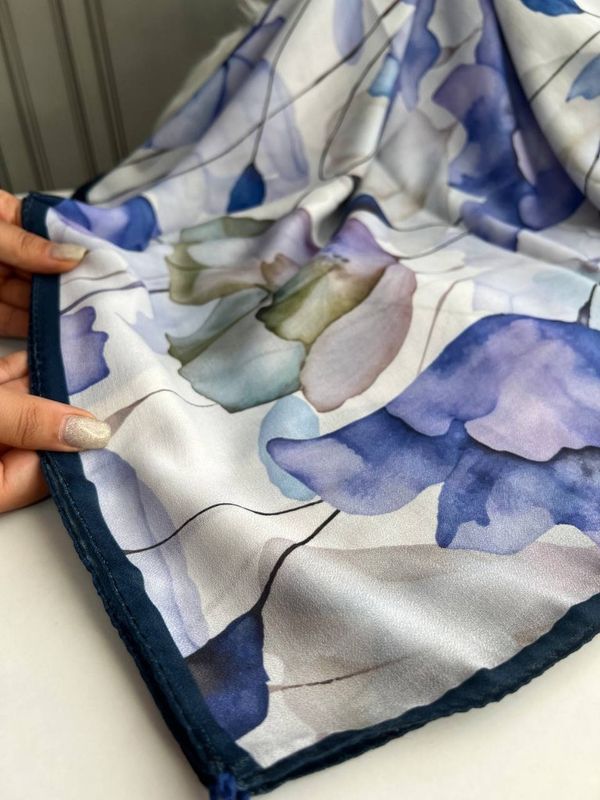 روسری نخی قواره 140 نخ گلوریا مدل لاله