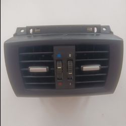 دریچه کولر سرنشینان عقب بی ام و X3 X4 کد 9200888 (اورجینال در حد نو)