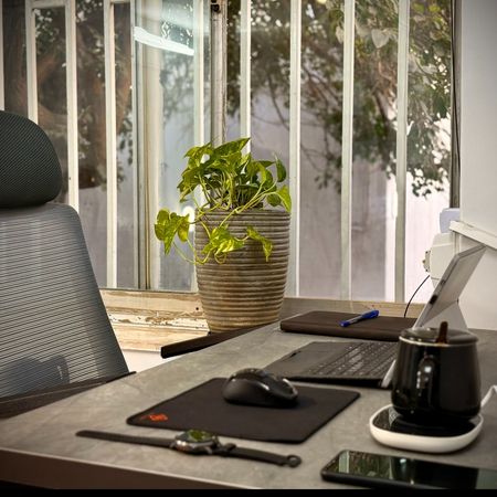 صندلی اختصاصی ماهانه