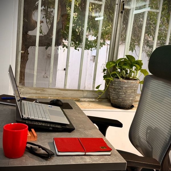 صندلی اختصاصی ماهانه