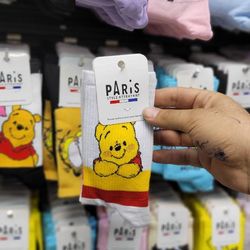 جوراب نخی ساق دار شخصیت پو مهربان Poo سفید