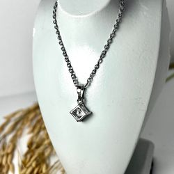 گردنبند مکعب سوارسکی زنانه
