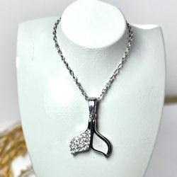 گردنبند پینترستی طرح شاپرک زنانه