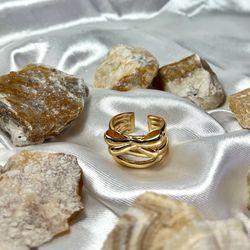 انگشتر طلایی طرح پاپیون زنانه