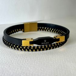 دستبند مردانه طرح رولکس – چرم مشکی با پلاک طلایی مشکی لوکس