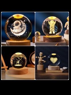 گوی کریستالی پایه چوبی 🔮