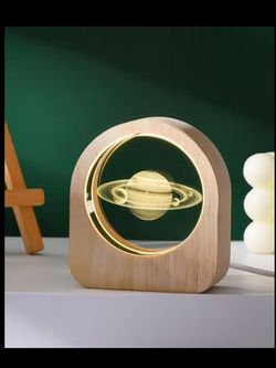 گوی کریستالی قاب چوبیهلالی 🔮