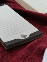 دفترچه خبرنگاری «مرا هزار امید است و هر هزار تویی»