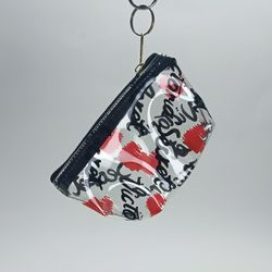 آویز و جاسوئیچی کیف شفاف طرح LOVE