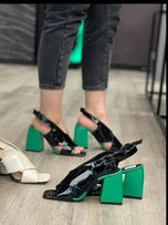 مجلسی پاشنه پهن