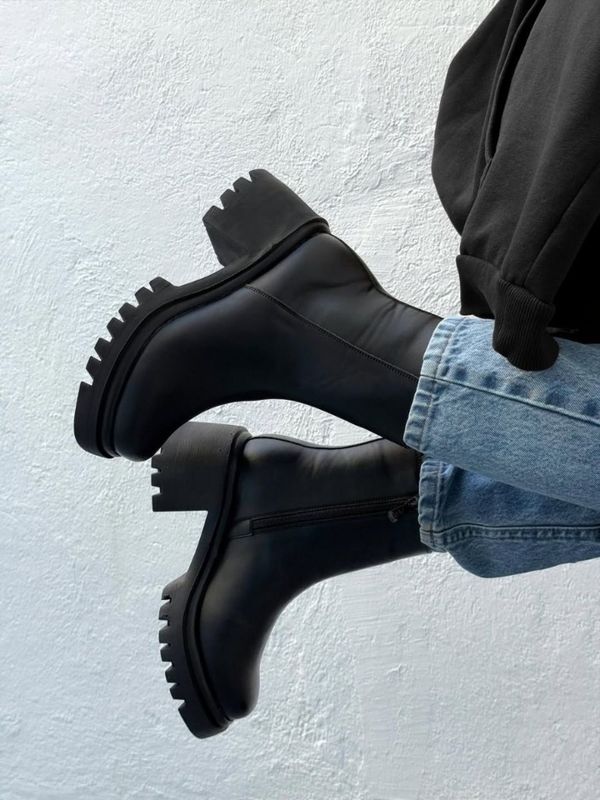 نیم بوت عاجدار