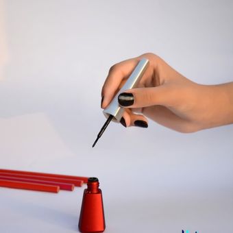 خط چشم مویی