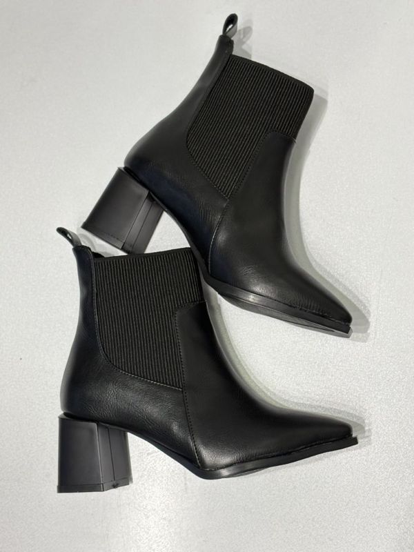 نیم بوت پاشنه دار بالا کش