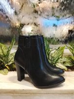 نیم بوت بغل سگک پاشنه8سانت