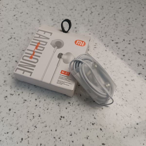هندزفری سیمی شیائومی مدل M-01 با میکروفون | صدای شفاف و طراحی ارگونومیک