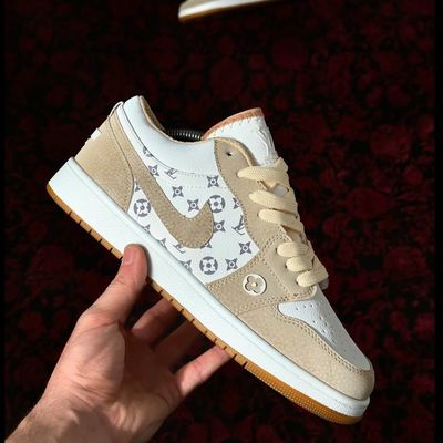 کتونی نایکLV کرم سفید