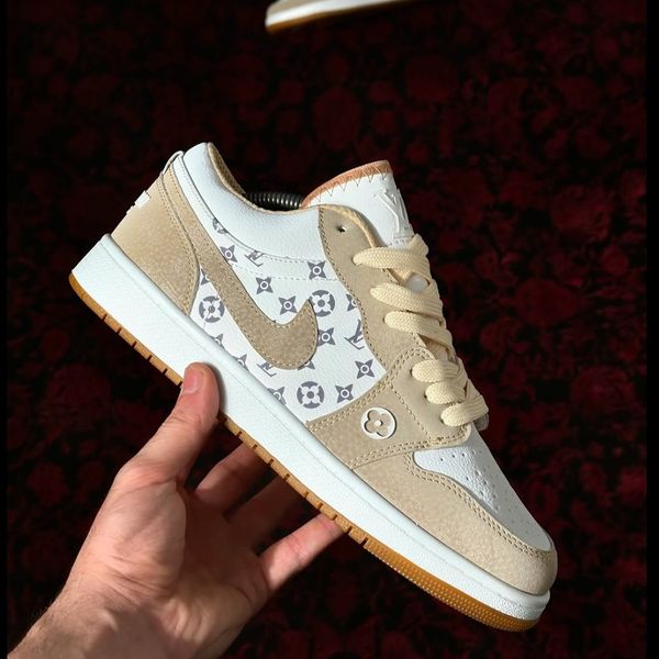 کتونی نایکLV کرم سفید