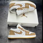 کتونی نایکLV کرم سفید