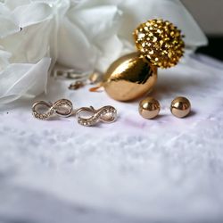 پک گوشواره میخی طلایی و اینفینیتی کد M347