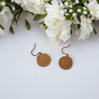 گوشواره عصایی طلایی با آویز دایره‌های مشبک کد C186