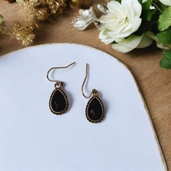 گوشواره آویز مجلسی زنانه طرح قطره اشک - نگین مشکی با فریم نقره ای رنگ ثابت کد C230