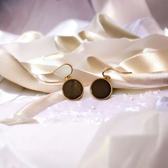 گوشواره آویز دایره‌ای با سنگ تیره  | قاب طلایی براق | مینیمال و شیک کد C60