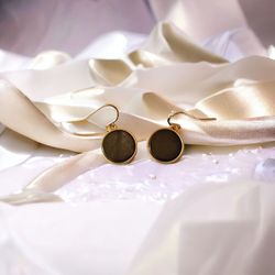 گوشواره آویز دایرهای با سنگ تیره | قاب طلایی براق | مینیمال و شیک کد C60