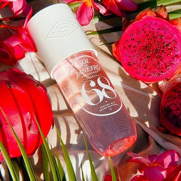 بادی اسپلش سول دو ژانیرو 68 دارای رایحه میوه دراگون صورتی و اسنس میوه لیچی