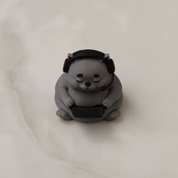 فیگور گربه لپتاب به دست