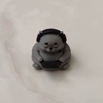 فیگور گربه لپتاب به دست