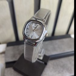 ساعت مچی عقربه ای زنانه نایدو با صفحه 6ضلعی مدل 8970